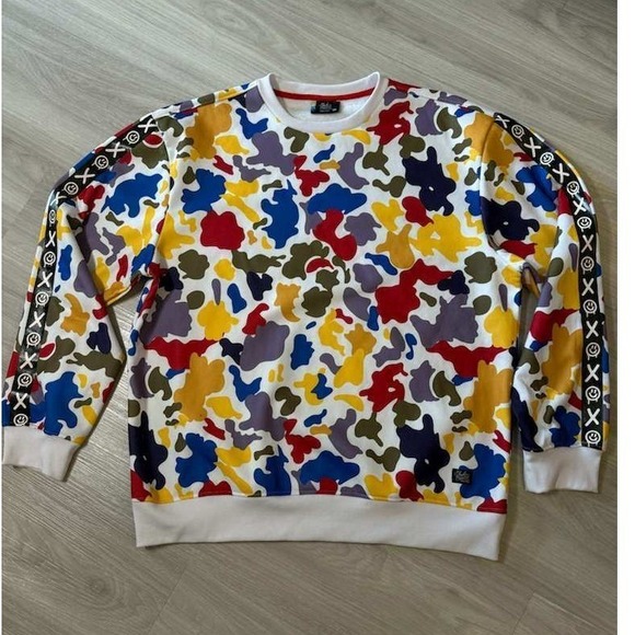 Bleecker & Mercer Other - Bleecker Mercer Mens Colorful Camo Crewneck Sweatshirt Smiley Face Sleeve Detail